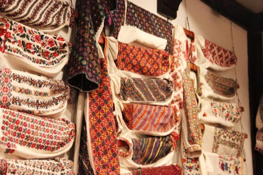 Український автентичний одяг в Етно-галереї